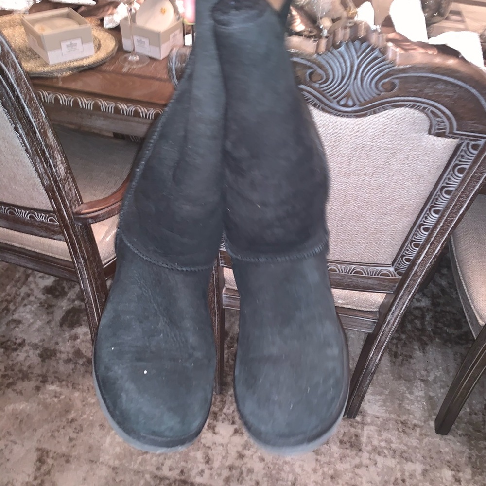 Tall black uggs
